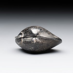 A small Chinese silver clam-shaped box with animals design, Tang/Song — photo 5