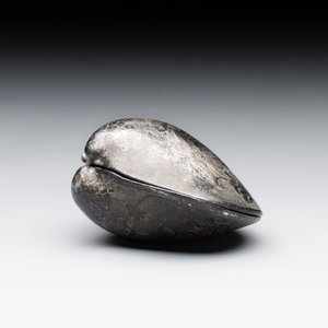 A small Chinese silver clam-shaped box with animals design, Tang/Song — photo 8