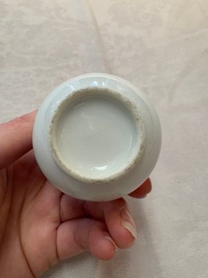 A small Chinese white-glazed 'hu' vase, Qianlong — photo 6