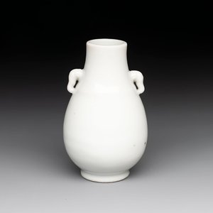 A small Chinese white-glazed 'hu' vase, Qianlong — photo 1