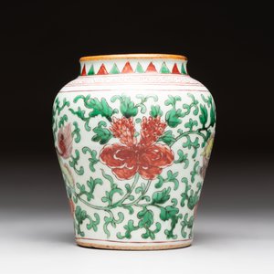 A small Chinese wucai 'Buddhist lion and peony scrolls' jar, Transitional period — photo 3