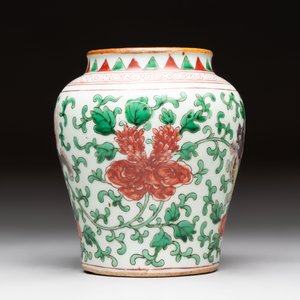 A small Chinese wucai 'Buddhist lion and peony scrolls' jar, Transitional period — photo 5