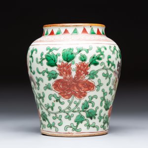 A small Chinese wucai 'Buddhist Lions and Peony Scrolls' jar — 照片 5