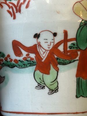 A small Chinese wucai jar with figures in a landscape, Transitional period — 照片 7