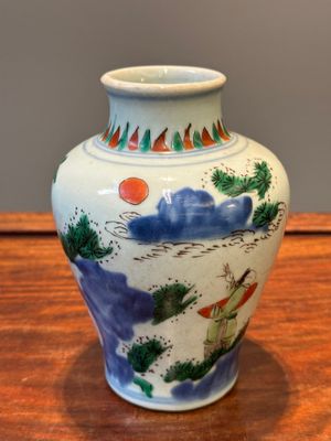 A small Chinese wucai jar with figures in a landscape, Transitional period — photo 2
