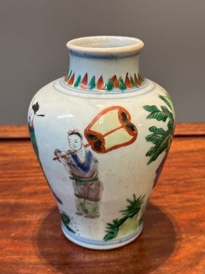 A small Chinese wucai jar with figures in a landscape, Transitional period — photo 4