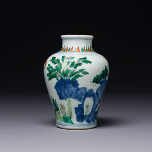 A small Chinese wucai jar with figures in a landscape, Transitional period — photo 4