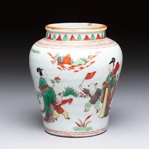 A small Chinese wucai jar with figures in a landscape, Transitional period — photo 1
