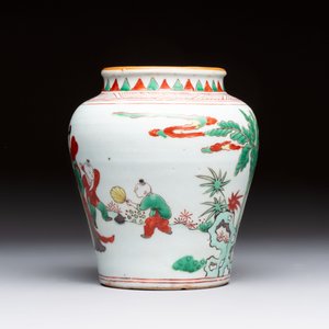 A small Chinese wucai jar with figures in a landscape, Transitional period — photo 3