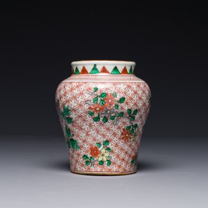 A small Chinese wucai jar with floral design, Transitional period — 照片 3
