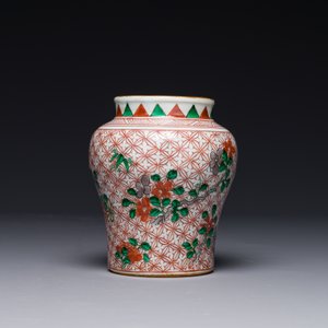 A small Chinese wucai jar with floral design, Transitional period — 照片 4