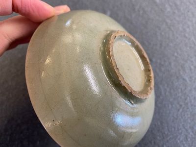 A small Chinese Yaozhou celadon bowl, Song or later — 照片 4