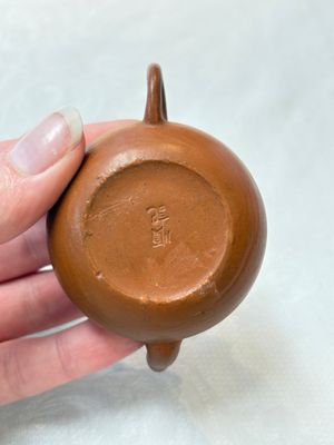 A small Chinese Yixing stoneware covered teapot and two Swatow Yixing-style covered teapots, Yixing Hui Mengchen 宜興惠孟臣製 and Shunji 順記 marks, 19/20th C. — photo 22