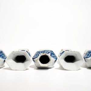 A small Dutch Delft blue and white five-piece garniture, 18th C. — photo 5