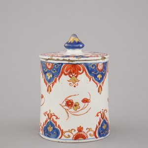 A small Dutch Delft doré cylindrical box and cover, 18th C. — photo 3