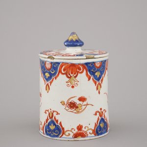 A small Dutch Delft doré cylindrical box and cover, 18th C. — photo 7