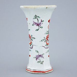 A small Dutch Delft petit feu vase, 18th C. — 照片 3