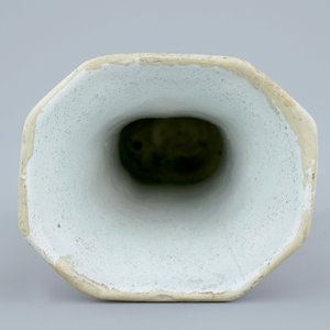 A small Dutch Delft petit feu vase, 18th C. — 照片 5