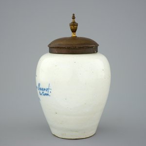 A small Dutch Delft tobacco jar, 18th C. — 照片 2
