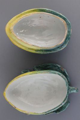 A small Dutch Delft tureen modelled after a melon, 18th C.