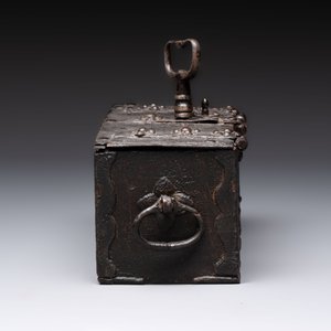 A small German wrought iron strongbox, probably Nuremberg, 1st half 16th C. — 照片 3