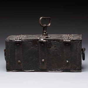 A small German wrought iron strongbox, probably Nuremberg, 1st half 16th C. — 照片 4