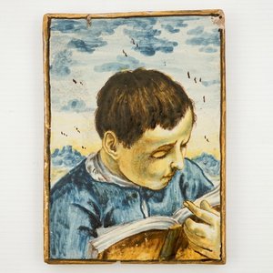 A small Italian Castelli plaque with a reading boy, 17/18th C. — photo 1