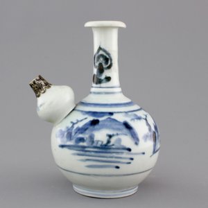A small Japanese Arita silver-mounted kendi, 17/18th C. — photo 2