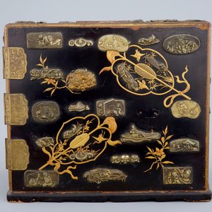 A small Japanese lacquer chest of drawers, Meiji, 19th C. — photo 2