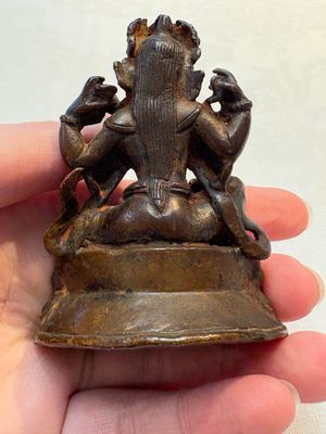 A small Nepalese bronze sculpture of Lokapala Dhritarashtra, 17th C. — photo 3