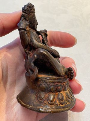 A small Nepalese bronze sculpture of Lokapala Dhritarashtra, 17th C. — photo 4