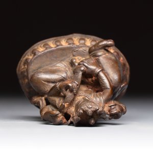 A small Nepalese bronze sculpture of Lokapala Dhritarashtra, 17th C. — photo 6