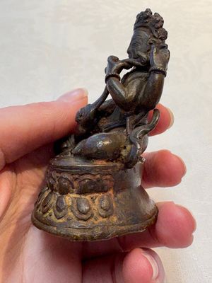 A small Nepalese bronze sculpture of Lokapala Dhritarashtra, 17th C. — photo 2