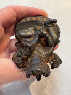 A small Nepalese bronze sculpture of Lokapala Dhritarashtra, 17th C. — photo 5