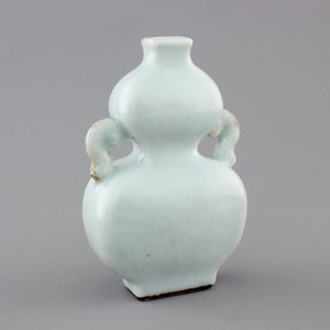 A small pale celadon-glazed vase, 18/19th C. — foto 1