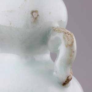 A small pale celadon-glazed vase, 18/19th C. — foto 9