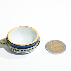 A small polychrome Brussels faience bird feeder, 1st half 19th C. — photo 8