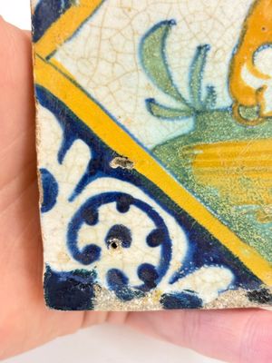 A small polychrome Dutch Delft maiolica 'dog' tile, late 16th C. — photo 4