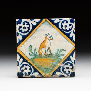 A small polychrome Dutch Delft maiolica 'dog' tile, late 16th C. — photo 1