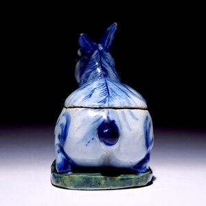 A small polychrome Dutch Delft tureen in the shape of a hare, 18th C. — photo 5