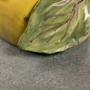 A small polychrome French faience apple-shaped tureen and cover, 18th C. — photo 12