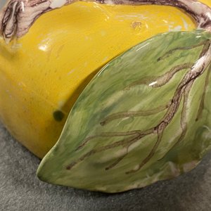A small polychrome French faience apple-shaped tureen and cover, 18th C. — photo 13