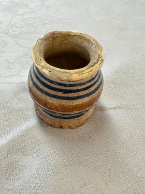 A small polychrome maiolica albarello-type ointment jar, Antwerp or Northern Netherlands, 16th C. — 照片 1