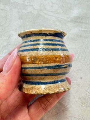 A small polychrome maiolica albarello-type ointment jar, Antwerp or Northern Netherlands, 16th C. — 照片 3