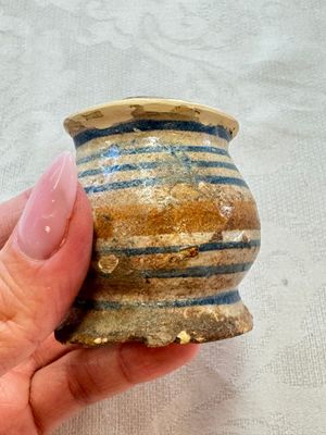 A small polychrome maiolica albarello-type ointment jar, Antwerp or Northern Netherlands, 16th C. — 照片 4