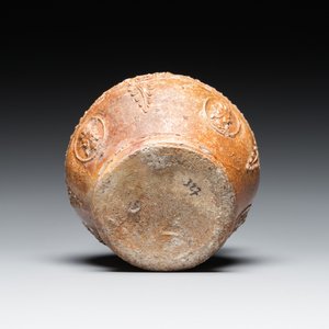 A small stoneware bellarmine jug with portrait medallions, Cologne, 16th C. — 照片 6