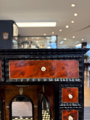 A small tortoiseshell-veneered cabinet of drawers with mirrored interior, Antwerp, 17th C. — 照片 16