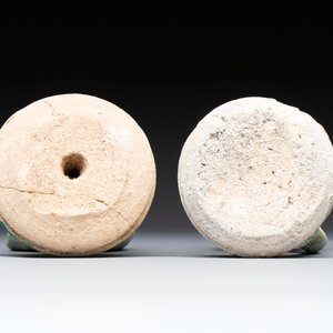 A small turquoise-glazed albarello and three oil lamps, Iran or Syria, 12/13th C. — photo 13