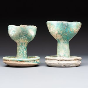 A small turquoise-glazed albarello and three oil lamps, Iran or Syria, 12/13th C. — 照片 11