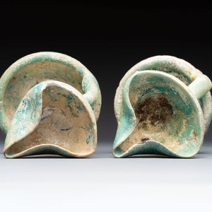 A small turquoise-glazed albarello and three oil lamps, Iran or Syria, 12/13th C. — 照片 12